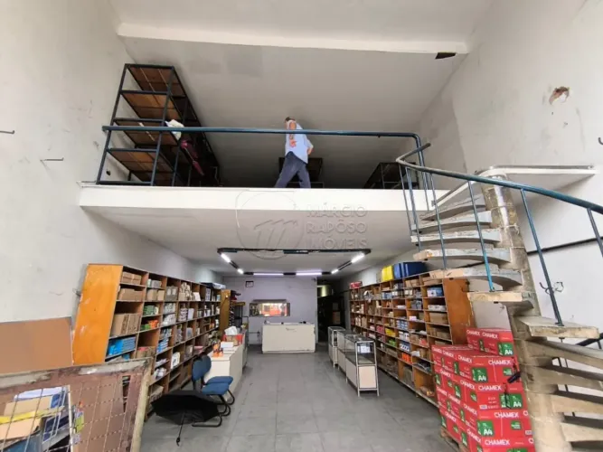 Galpão Comercial à venda com 411m² na Praça Senhor do Bonfim no Poço