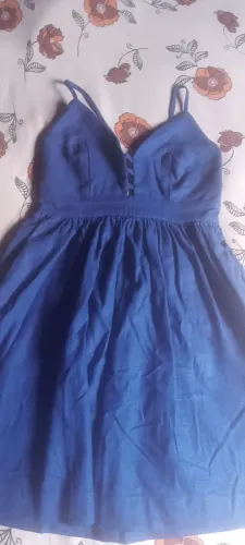 Vestido azul com alças finas