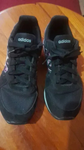 Tênis Adidas