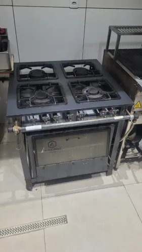 Fogao industrial 4 bocas com forno e chapa