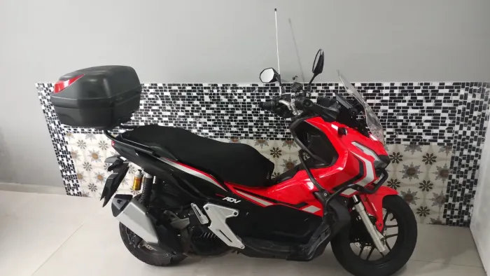 Moto Honda ADV  conservada 