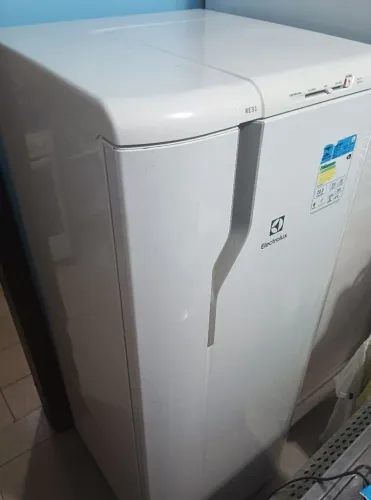 Geladeira Electrolux re31 branca