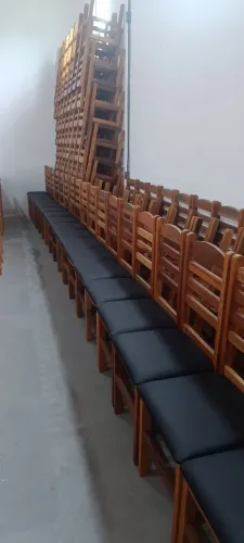 Cadeirasestofadas novas $ 249,00 todas em madeira maciça. Entregamos