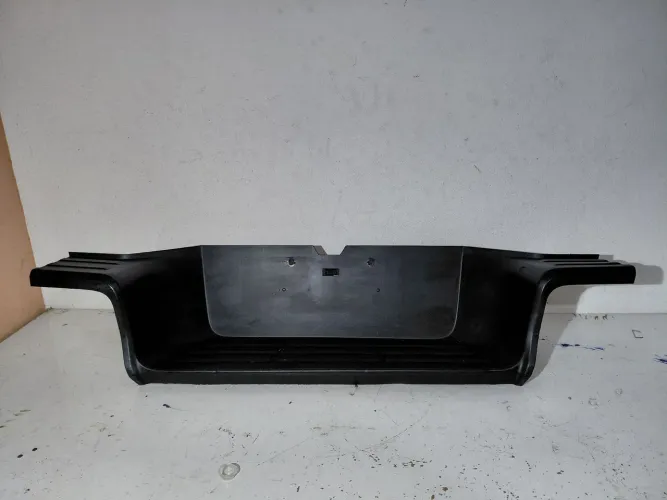 Pisante central Parachoque traseiro Hilux 16/20