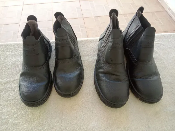 2 Pares Botinas números 39 e 44 Novas