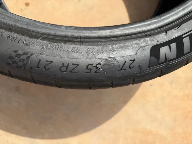 Pneu Aro 21 Michelin 275/35 Zr21 103y Xl Pilot Sport 4 S