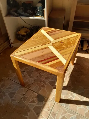 Mesinha de centro artesanal