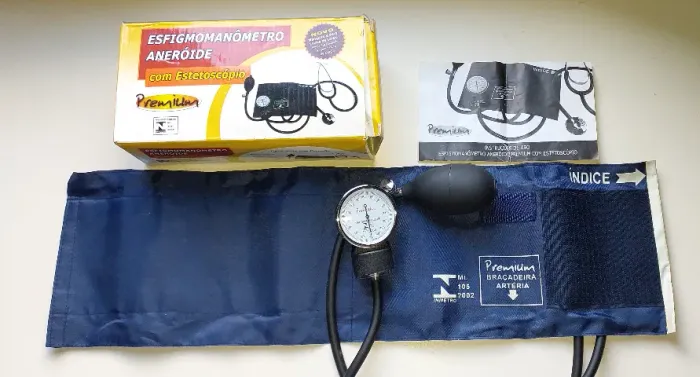 ESFIGMOMANÔMETRO ANERÓIDE PREMIUM COM ESTETOSCÓPIO