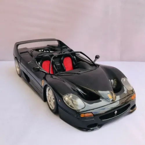 Miniatura Escala 1:18, BURAGO, FERRARI F50 1995, Made in Italy