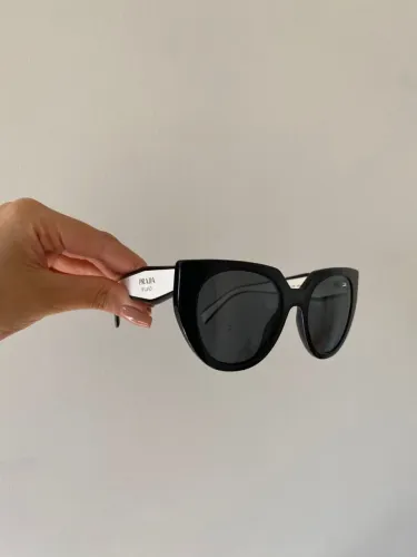 Óculos de Sol Prada Eyewear - Modelo Gatinho