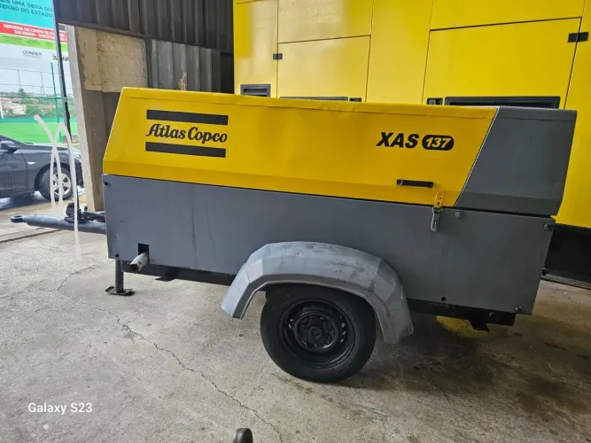 Compressor de AR Modelo XAS137 atlas copco 300 pcm ano 2009