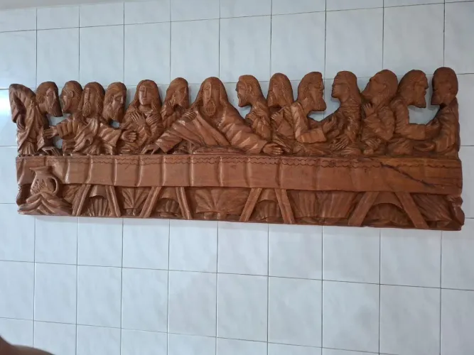 Escultura em madeira da Última Ceia 