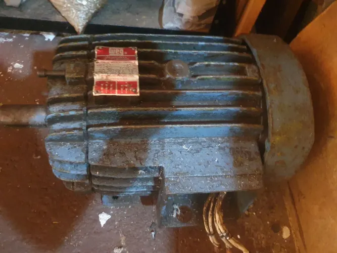 Motor trifásico 12,5 CV 
