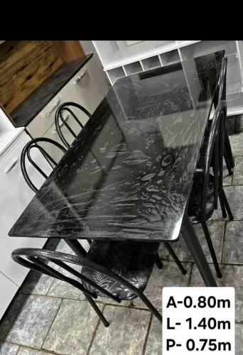 Mesa com 6 cadeiras 950 faço entrega