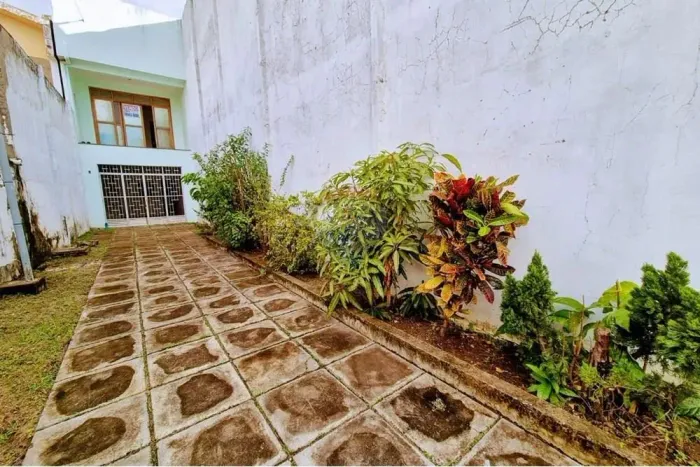 "Charming Duplex with Potential in Aracaju"