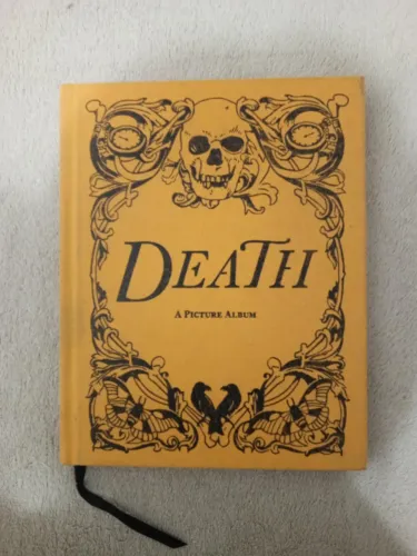 Livro Death: A Picture Album by Welcome Collection