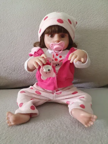 Boneca Bebê Reborn Realista com Roupas de Luxo e Duas Chupetas