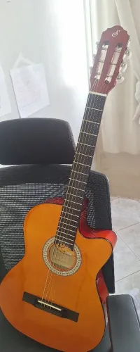 Violão com capa