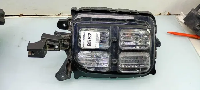  Farol de neblina DIREITO Mitsubishi OUTLANDER 2020/2023      etq8587