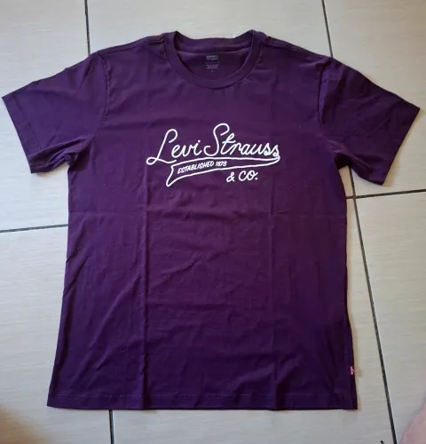 Camiseta Levi's original, 100%, tamanho M. Roxa, Masculina. <br>Tamanho, M,