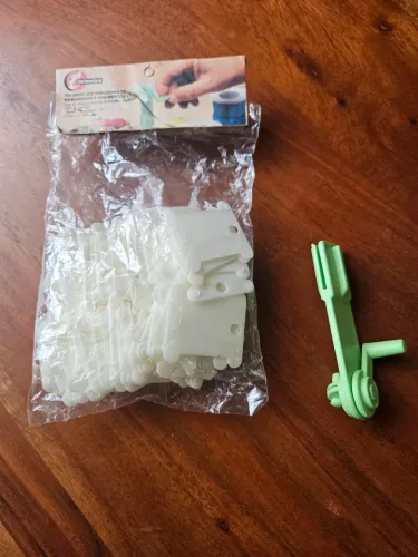 Enrolador de Linhas Fios Lãs e Maedas Sew Mate com Manivela