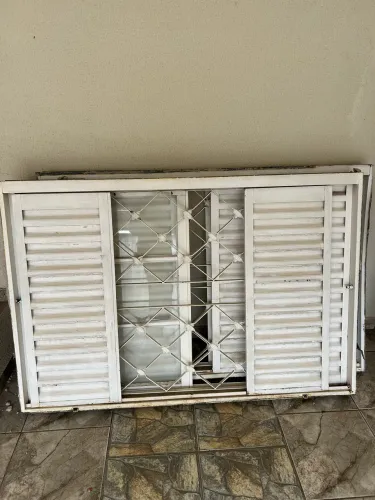 Vendo janelas venezianas de alumínio usadas!