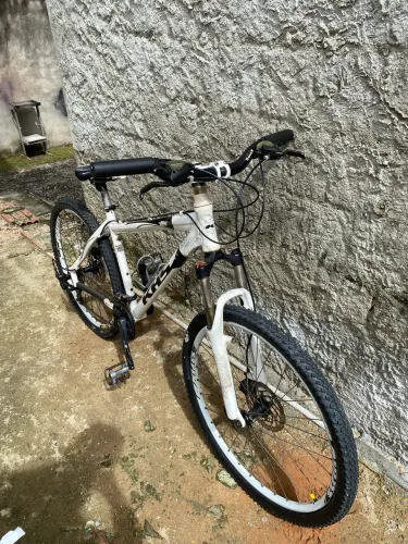 Bicicleta aro 26 com macha toda Shimano alívio