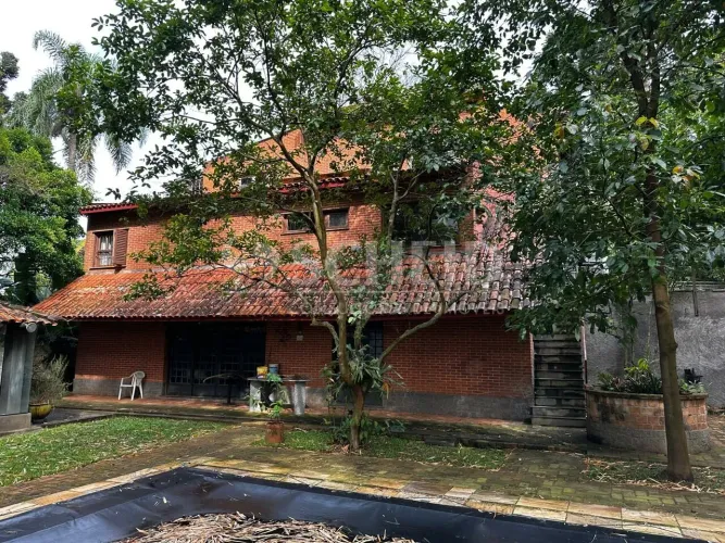 Conforto e segurança, condomínio às margens da represa do Guarapiranga.