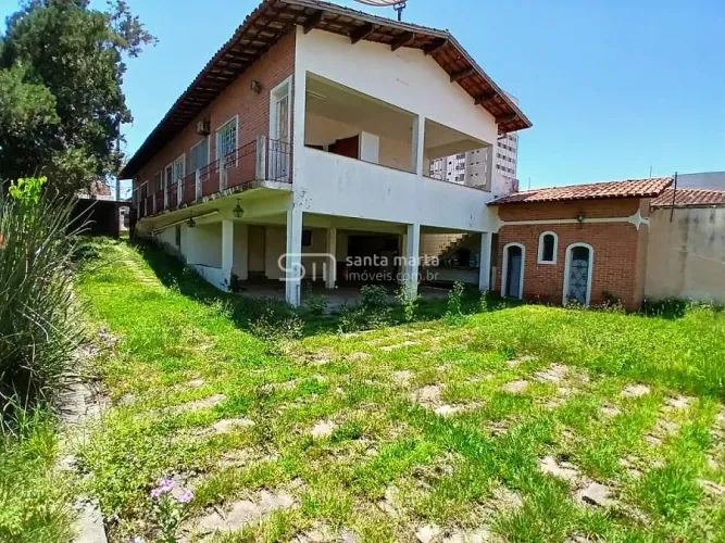 CASA COM EXCELENTE LOCALIZAÇÃO VILA ZÉLIA LORENA SP
