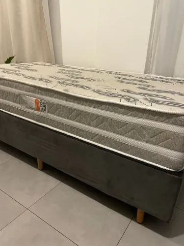 Vendo cama box de solteiro completa. Nova
