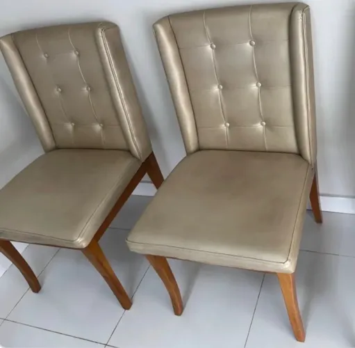 Cadeiras de Madeira   -  Luxo e Elegância