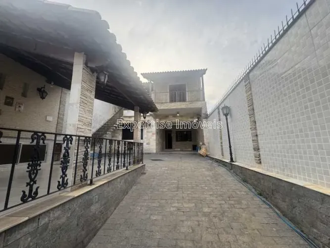 Casa 2 Quartos/ 2 suítes/ Varanda Gourmet/ 4 vagas- Reformada Fino Acabamento - Piedade
