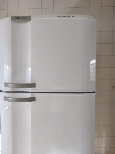 Geladeira " Com vazamento de gás" Electrolux DC49A 412 Litros