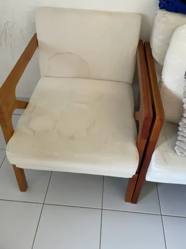 Kit 2 Poltronas + Namoradeira Base De Madeira Linho Bege