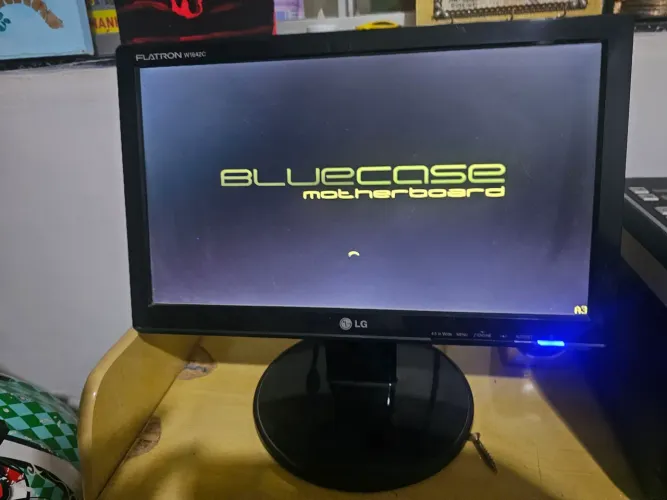 Vende-se monitor de 18 polegadas LG