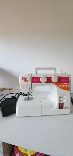 Máquina de Costura Doméstica Elna 