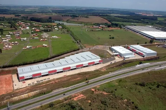 Condomínio para locação em Salto com 1.515m²