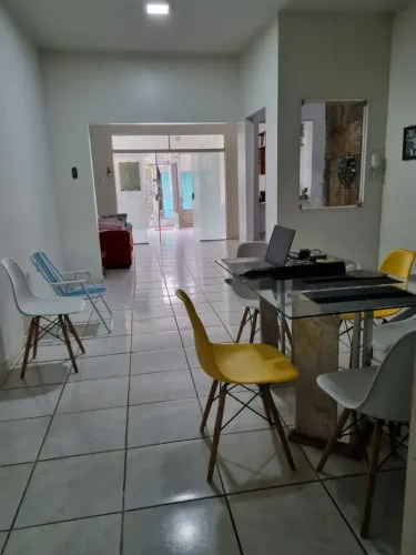 Casa com dois pavimentos em vila na Pedreira