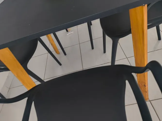 Conjunto de mesa com cadeiras