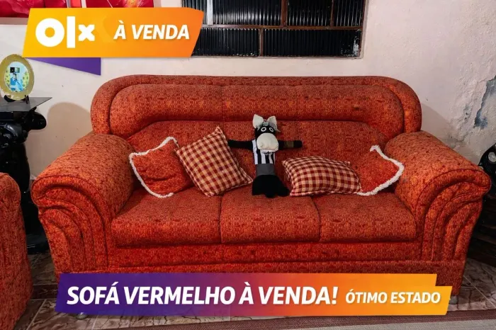 Sofá 3 Lugares Vermelho - Bom Estado | 1 Pé Quebrado