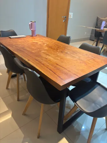 Mesa de madeira + Cadeiras