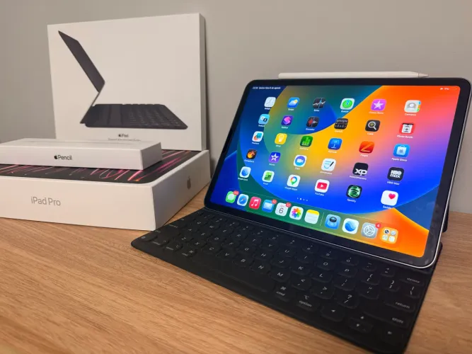 Apple iPad Pro 11 - M2 (4ª Geração) 128GB Wi-Fi + Magic Keyboard + Apple Pencil