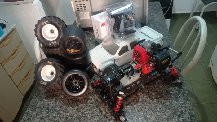 Vendo automodelo MAD FORC 1/8 NOVA  