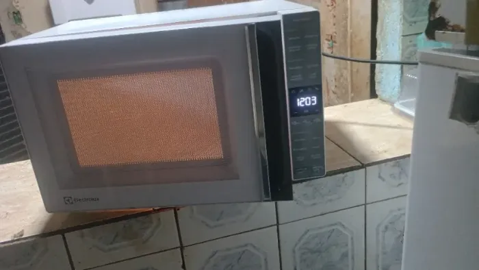Vende se micro-ondas