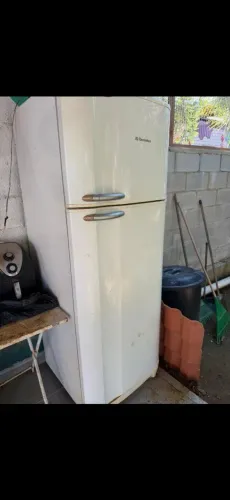 Vendo Geladeira eletrolux dc 47