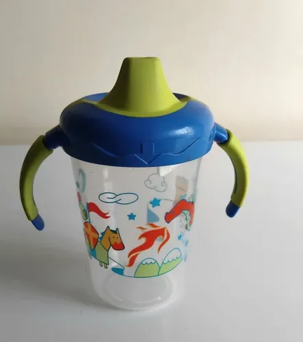 Copo infantil bebê plástico seguro LILLO desenho medieval lindo com alça