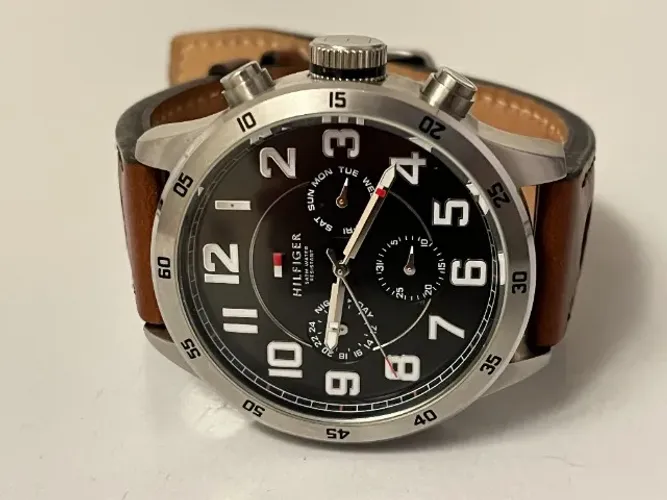 Relógio Tommy Hilfiger USA - Pouco uso, sem riscos, impecável, pulseira couro
