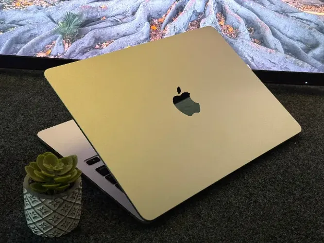 MacBook Air M3 (16GB RAM / 256GB) Silver - Impecável BATERIA 90%