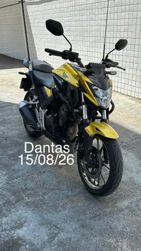 CB300F ABS com 6.110 km