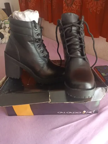 Bota feminina nova